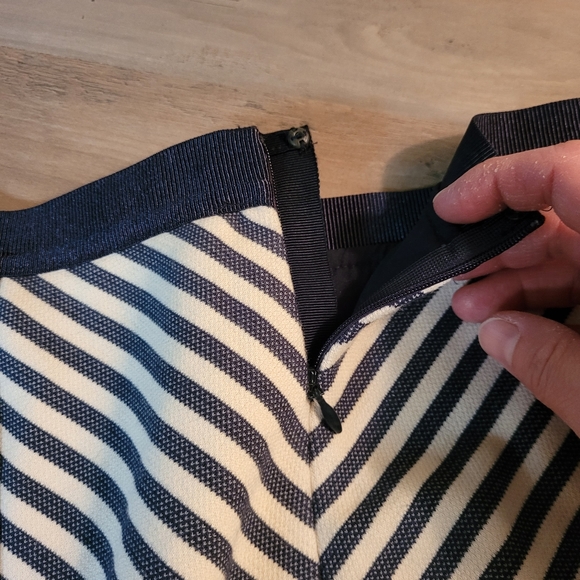 Ann Taylor skirt size 4 - Picture 4 of 5